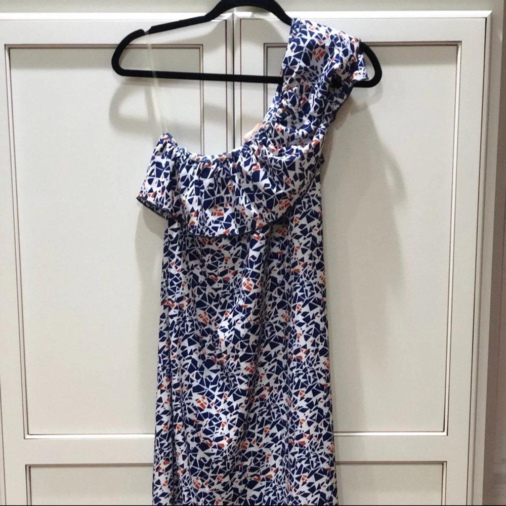 One shoulder dress